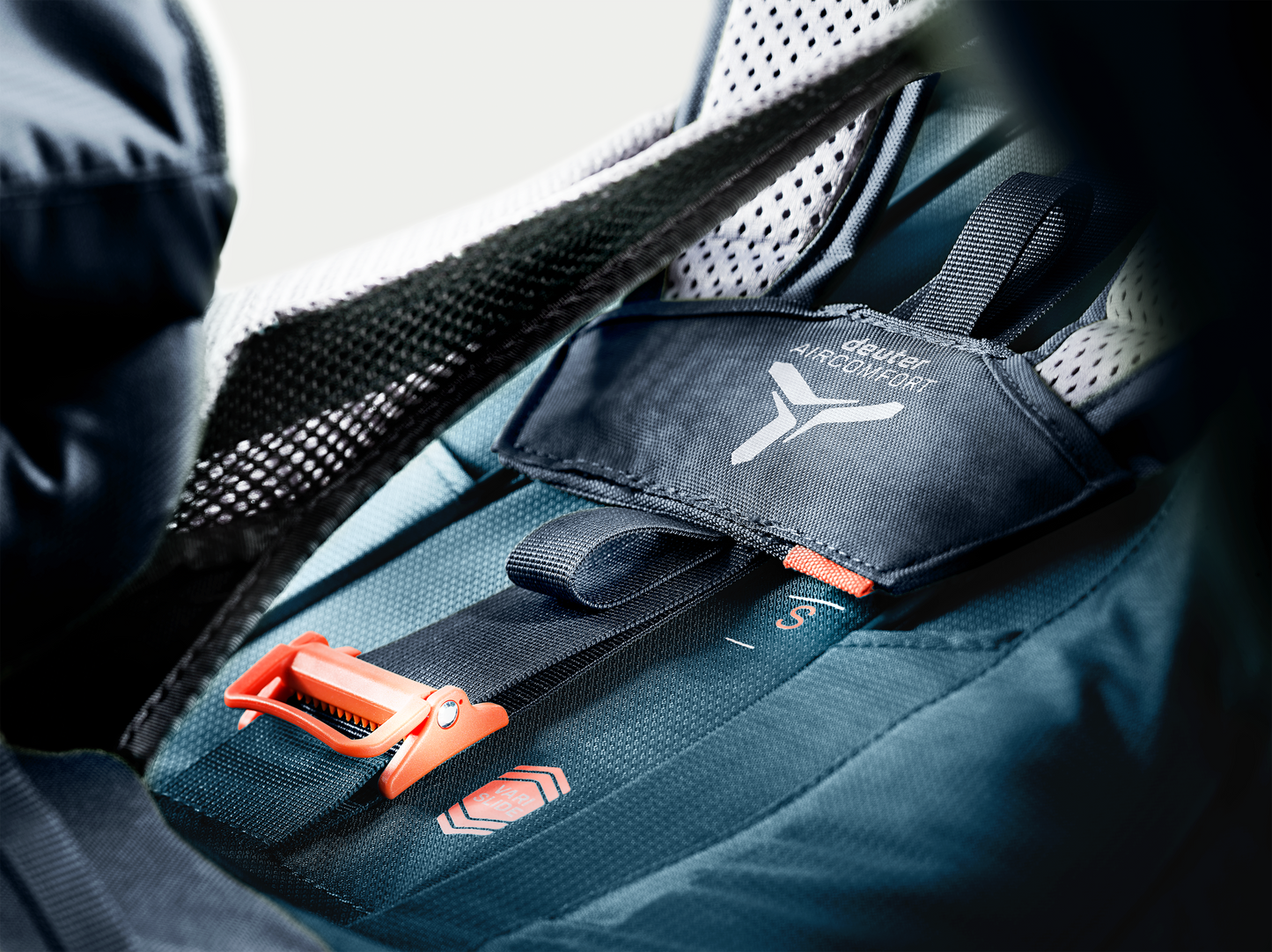 Deuter Unisex Blue Futura Air Trek 50 + 10